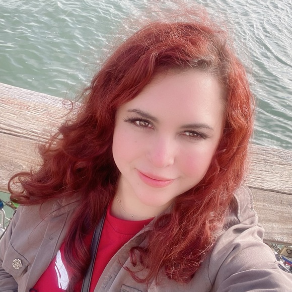 Meet your Posher, Camille - Picture 1 of 1